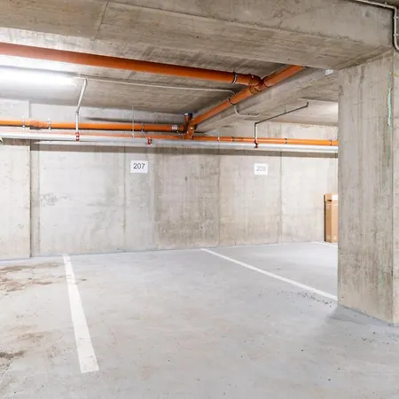 公寓 Brand New #31 In Brand New Building With Free Parking In The Center